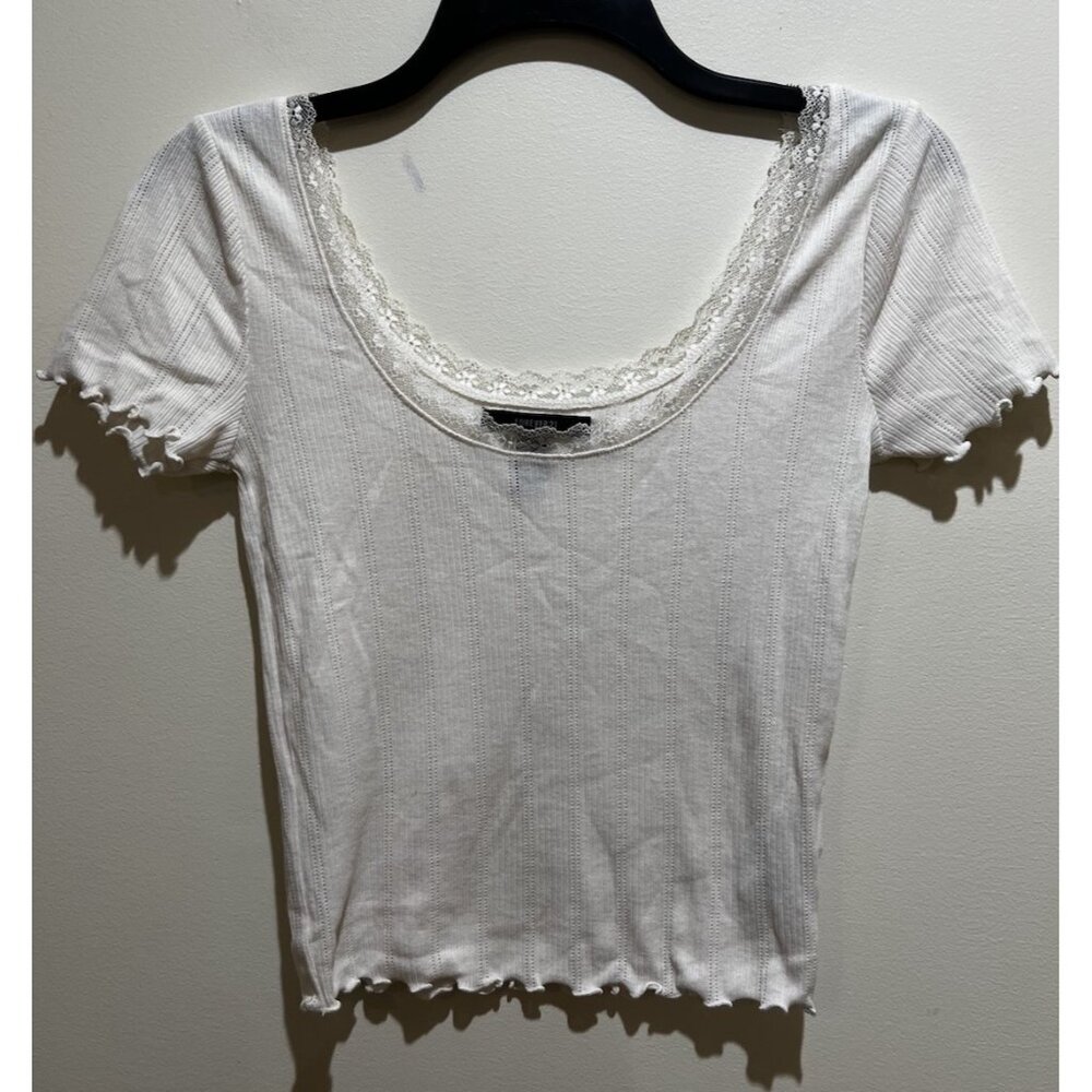 Forever 21 Crop Top Short Sleeve Size Medium ~ Ivory Lace Trim